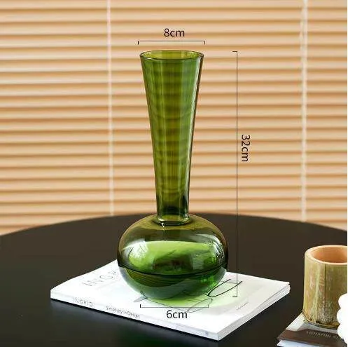 Hochwertige Glasvase mit schlankem Design Karnz
