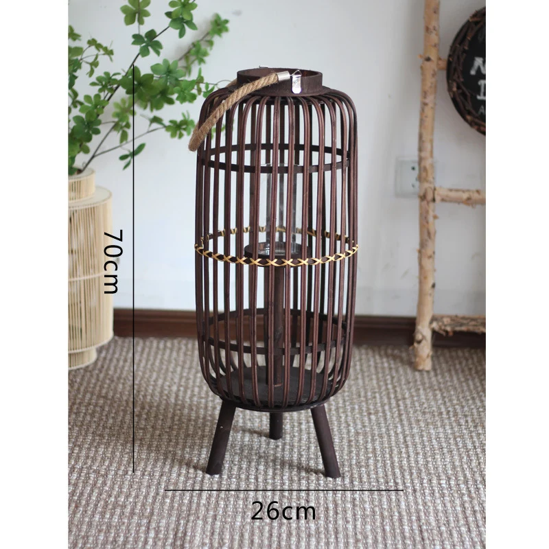 Stilvolle Laterne aus Rattan mit Holzgestell Karnz