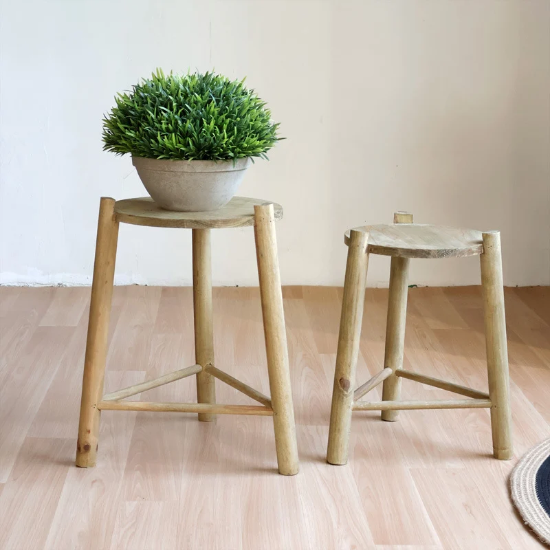 Massiver Holz-Hocker Karnz