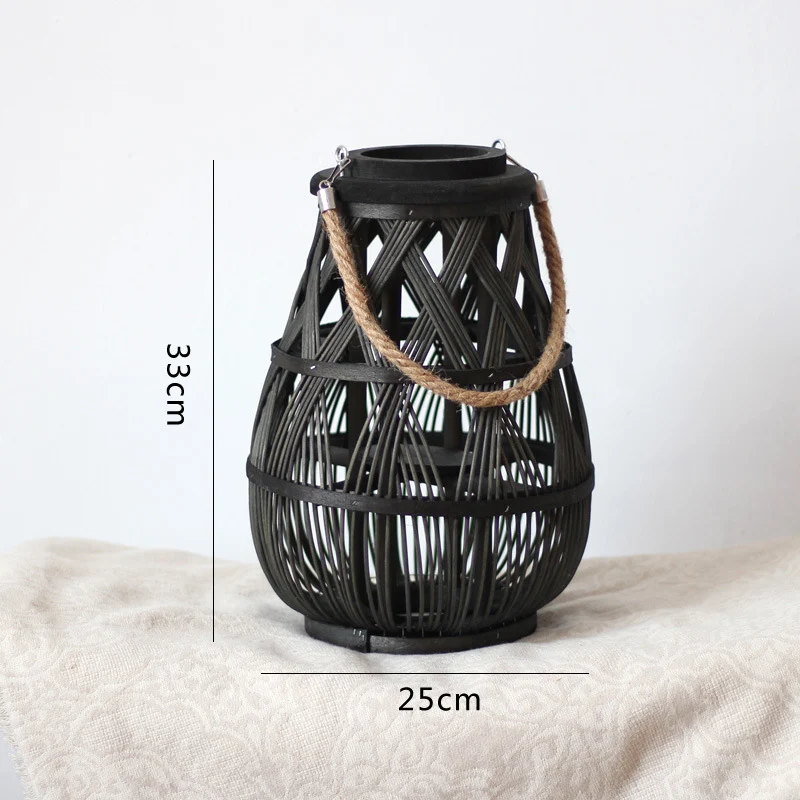 Handgefertigte Rattanlaterne Karnz