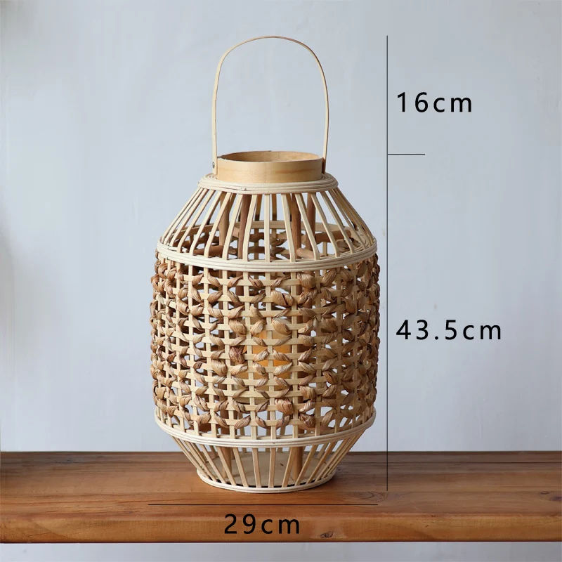 Handgefertigte Rattan-Laterne Karnz