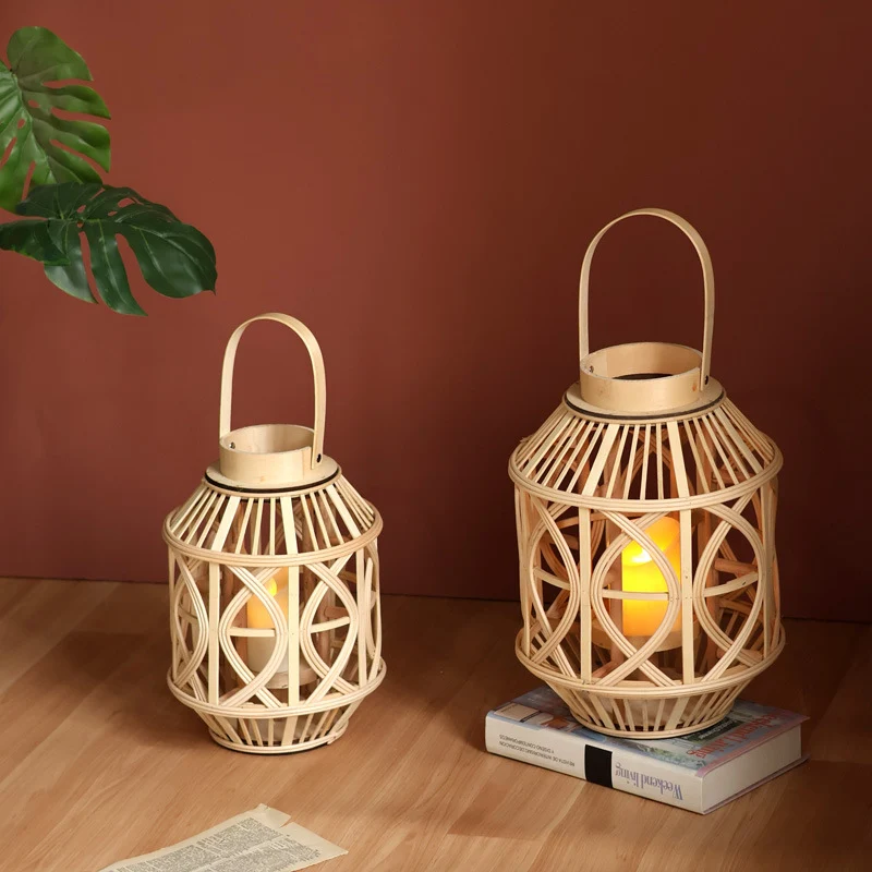 Handgefertigte Laterne aus Rattan Karnz