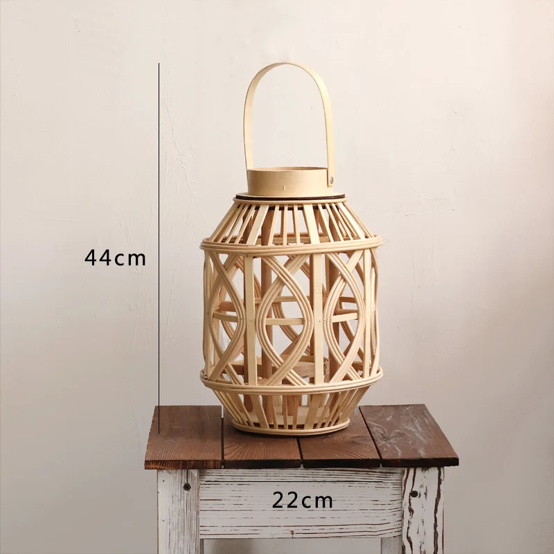 Handgefertigte Laterne aus Rattan Karnz