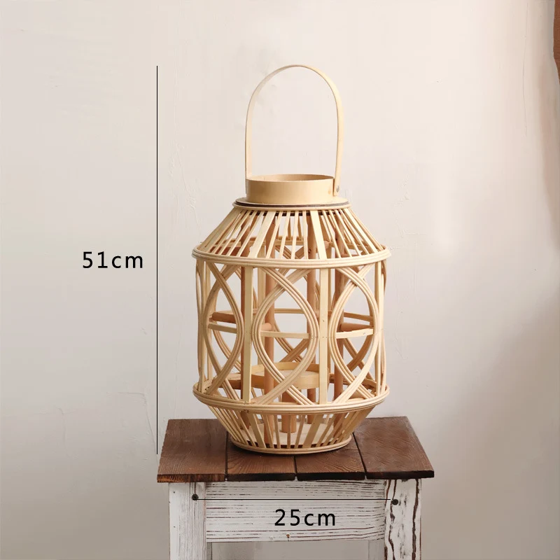 Handgefertigte Laterne aus Rattan Karnz