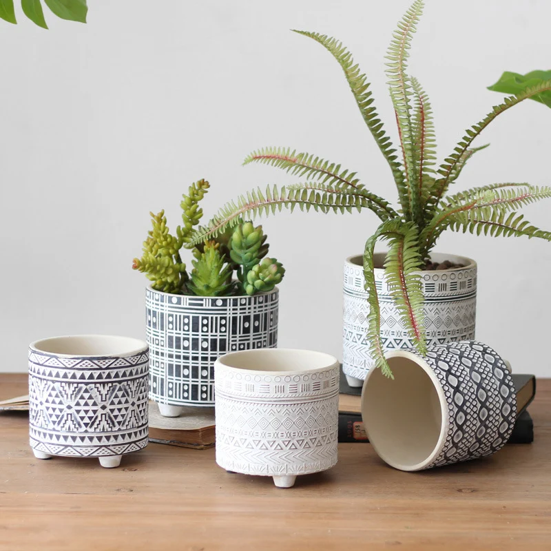 Dekorativer Blumentopf mit elegantem Muster Karnz