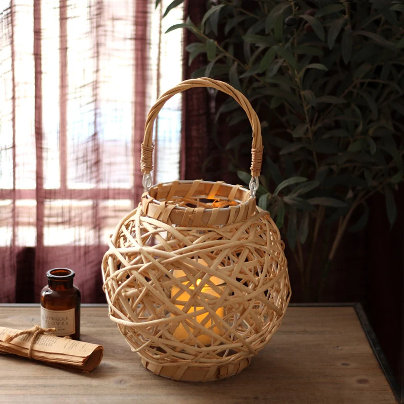 Dekorative Laterne aus geflochtenem Naturmaterial Karnz
