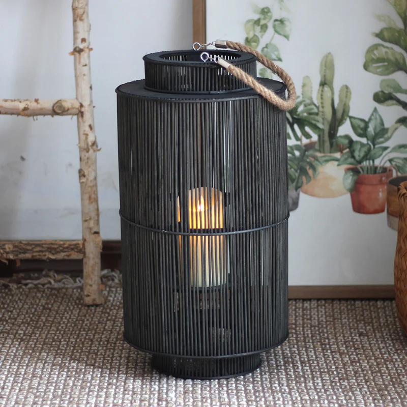 Dekorative Laterne aus geflochtenem Material Karnz