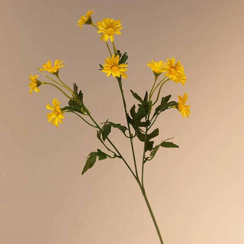 Künstlicher Blumenstrauß mit detailreicher Blütenpracht Karnz