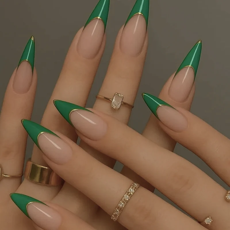 Elegante Stiletto-Nagelerweiterungen Karnz