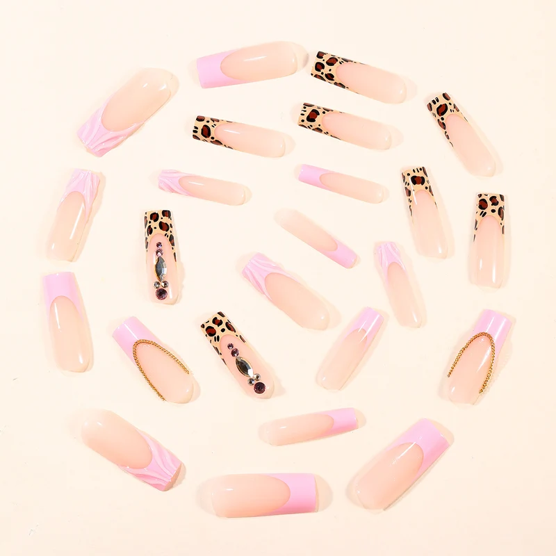Elegante Stiletto Nagelkunstverlängerungen mit Leopardenmuster Karnz