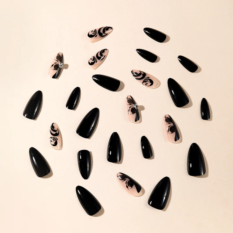 Elegante Gothic Stiletto Nagelkunst Extensions Karnz
