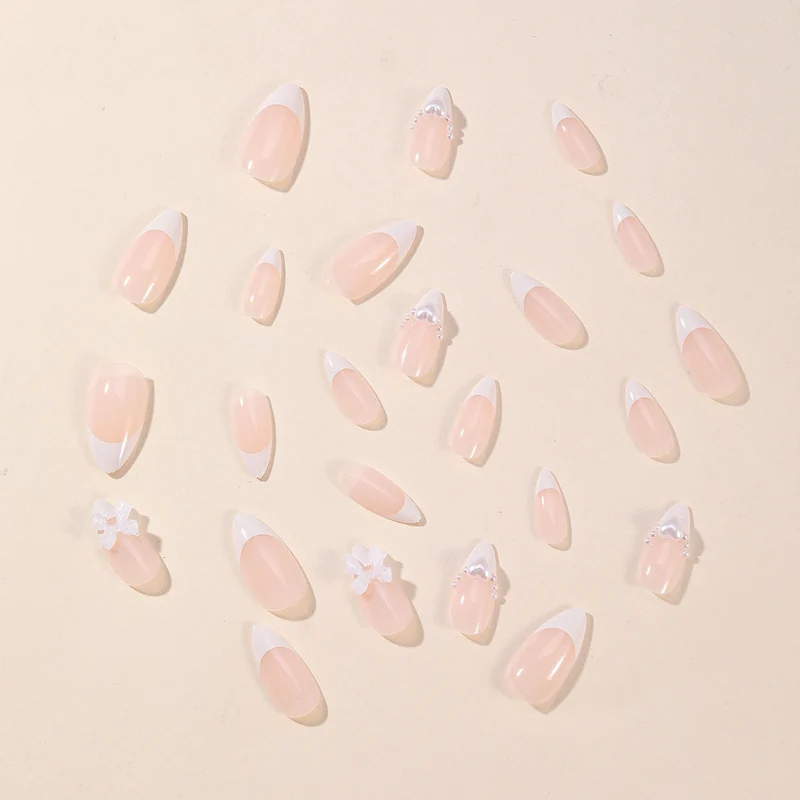 Elegantes 3D-Nagelkunst-Design Karnz