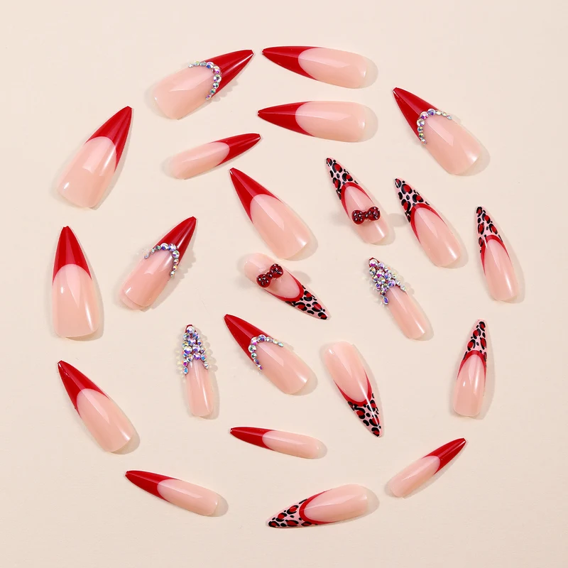 Dekorative Tierdruck Stiletto Nagelverlängerungen Karnz
