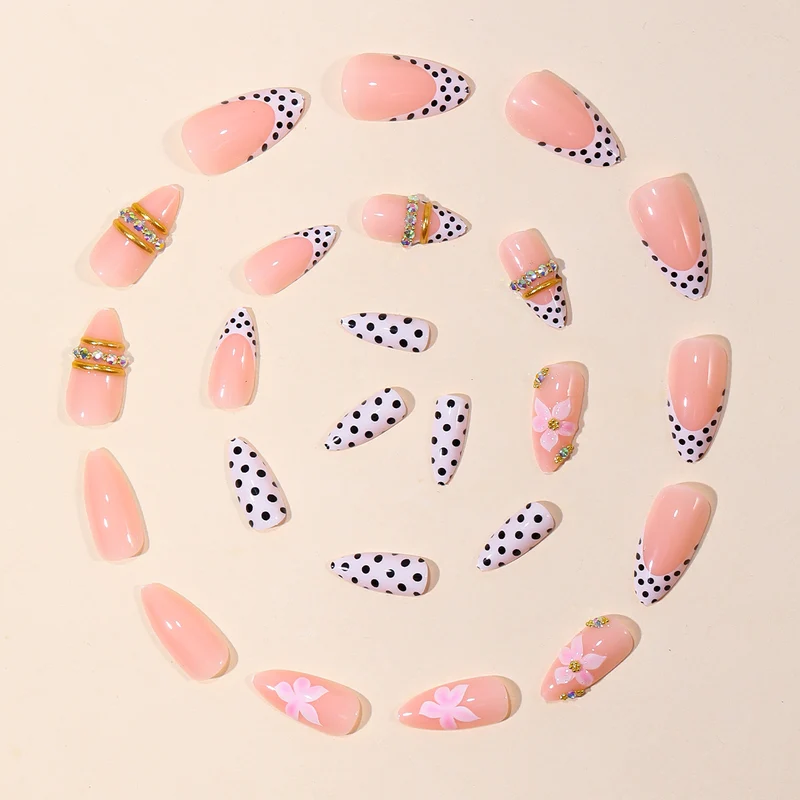 Dekorative 3D Blumen Nagelkunst Karnz