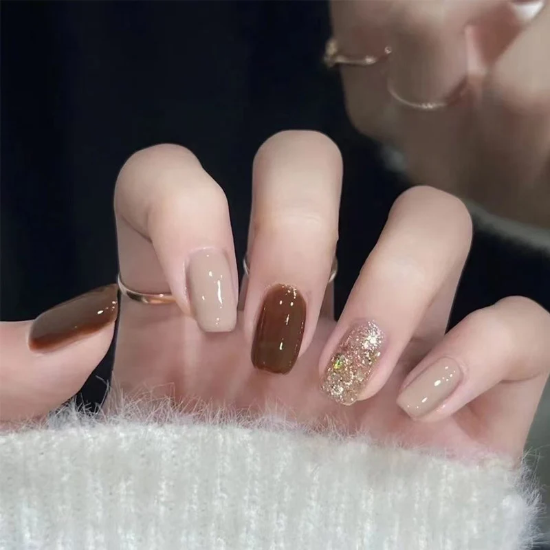 Glänzendes dekoratives Press-On-Nagelset Karnz