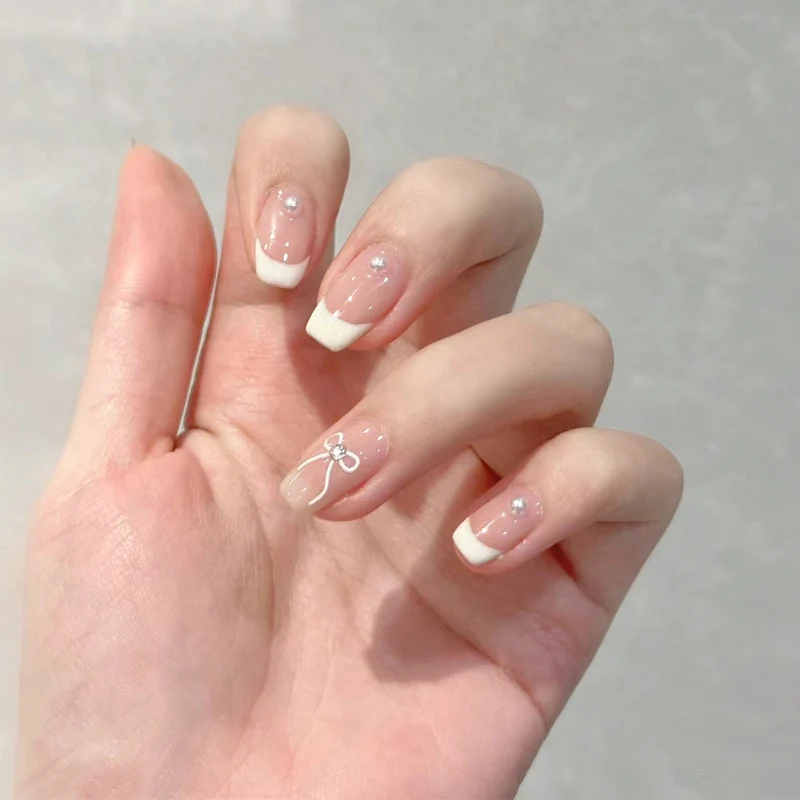 Glänzendes dekoratives Press-On-Nagelset Karnz