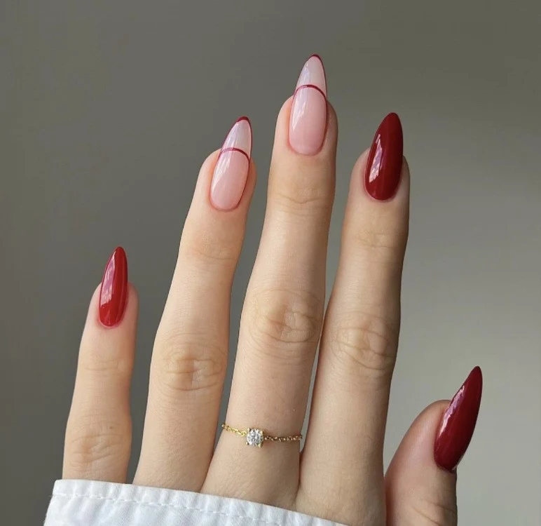Elegante Stiletto Press-On Nagelkunst mit Strass-Akzenten Karnz