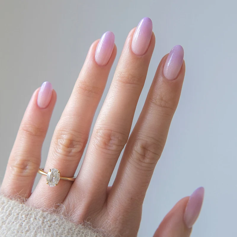 Elegante Stiletto Press-On Nagelkunst mit Strass-Akzenten Karnz