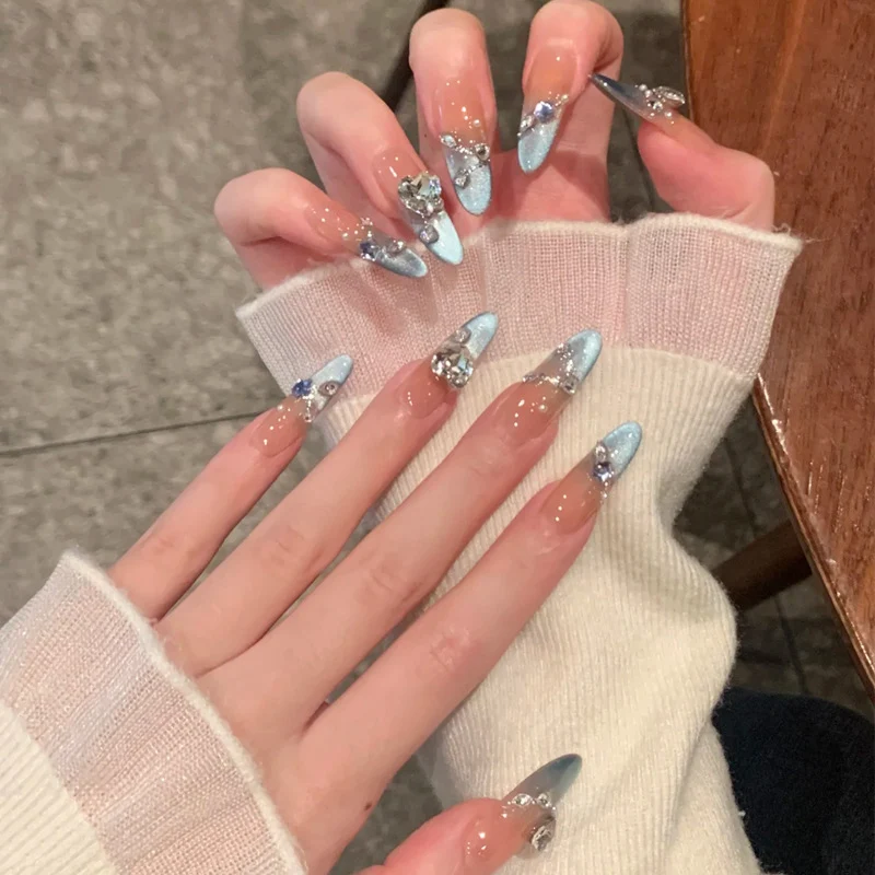 Elegante Stiletto Strass Press-On Nägel Karnz