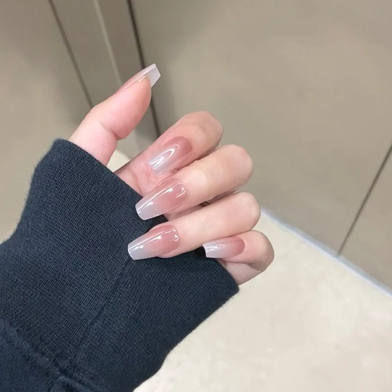 Elegantes Press-On-Nagelset mit natürlichem Finish Karnz