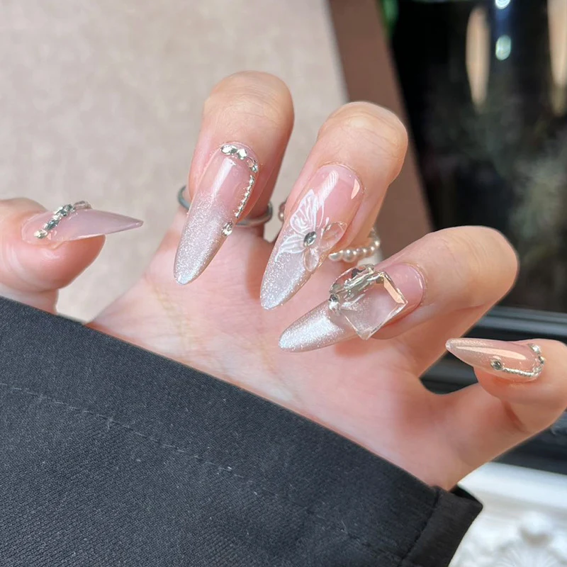 Elegantes Press-On-Nagelset mit Glitter- und Glanzfinish Karnz