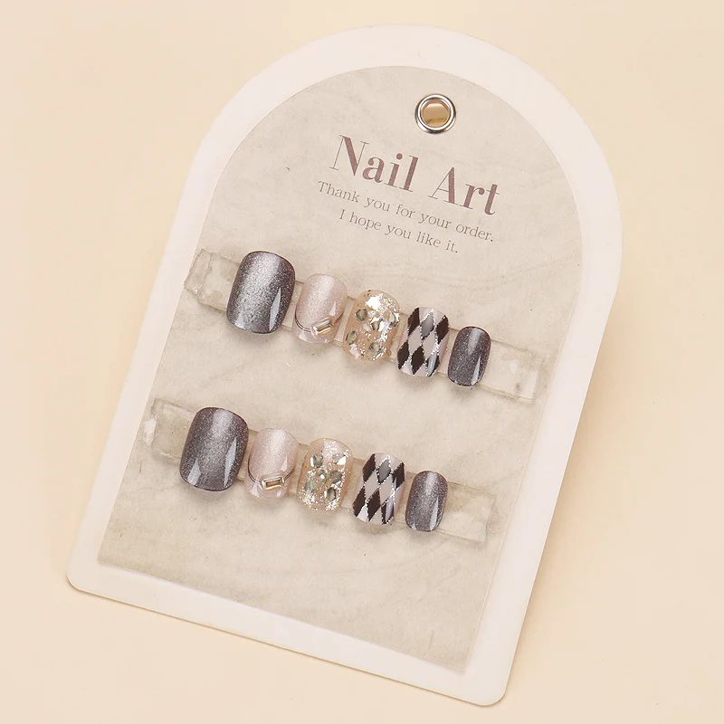Elegantes Press-On-Nagelset mit Glitter- und Glanzfinish Karnz