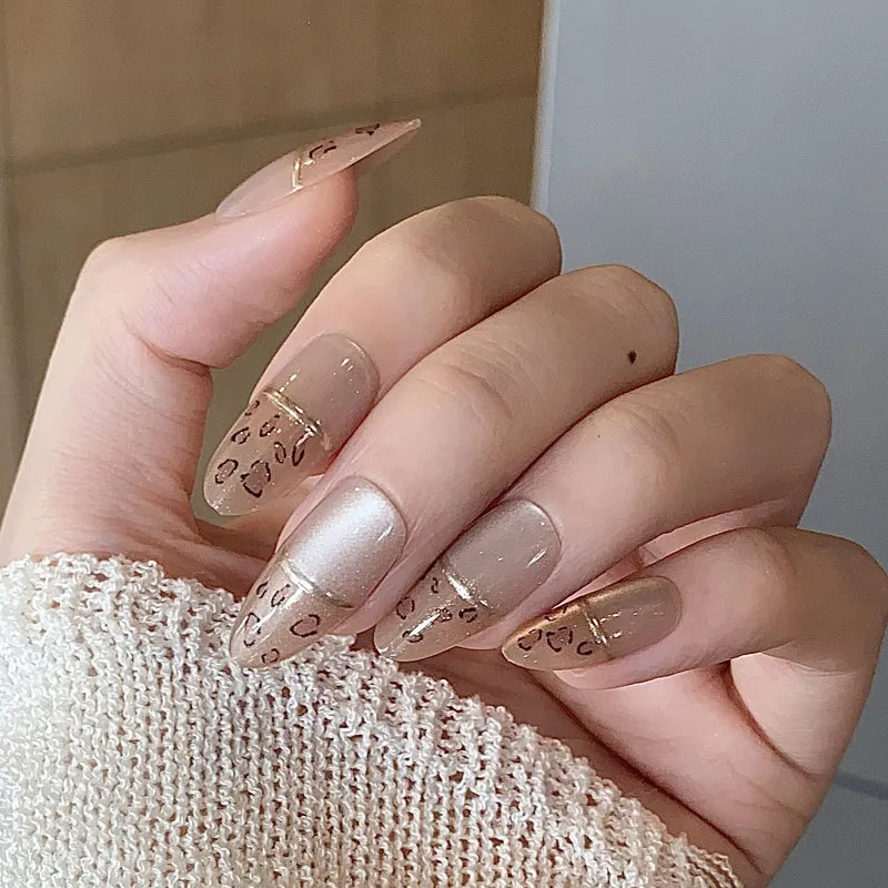 Elegante Lange Press-On Nägel Set mit Künstlerischen Spitzen Karnz