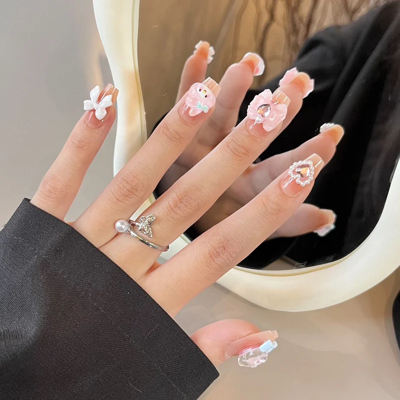 Elegante Lange Press-On Nägel Set mit Künstlerischen Spitzen Karnz