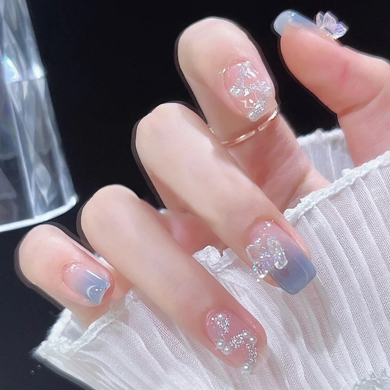Thematische Nagelkunst Press-On Nägel mit süßen Charakter- und Schleifendesigns Karnz