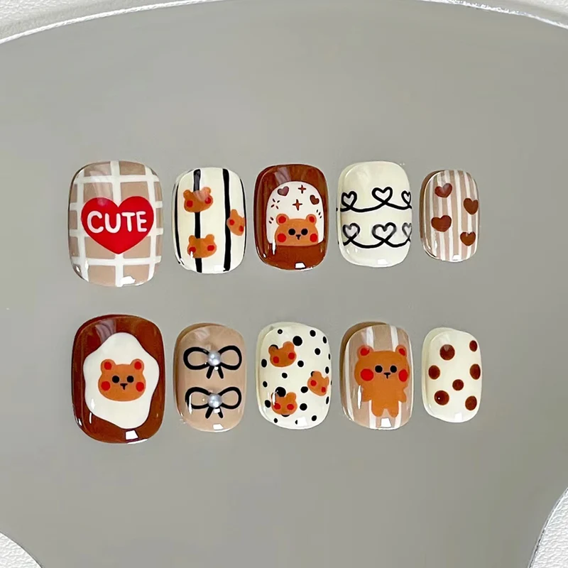 Thematische Nagelkunst Press-On Nägel mit süßen Charakter- und Schleifendesigns Karnz