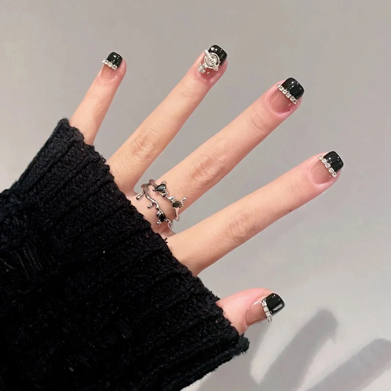 Thematische Nagelkunst Press-On Nägel mit süßen Charakter- und Schleifendesigns Karnz
