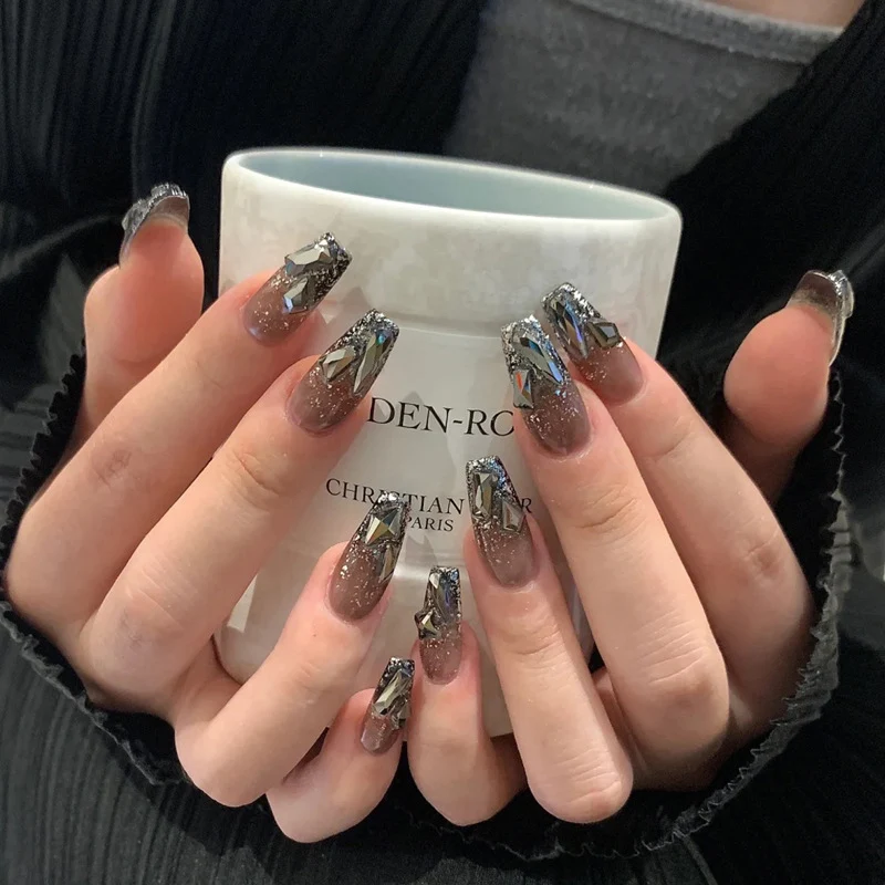 Thematische Nagelkunst Press-On Nägel mit süßen Charakter- und Schleifendesigns Karnz