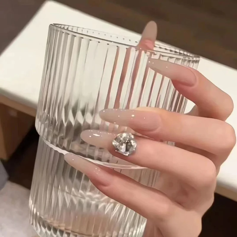 Thematische Nagelkunst Press-On Nägel mit süßen Charakter- und Schleifendesigns Karnz