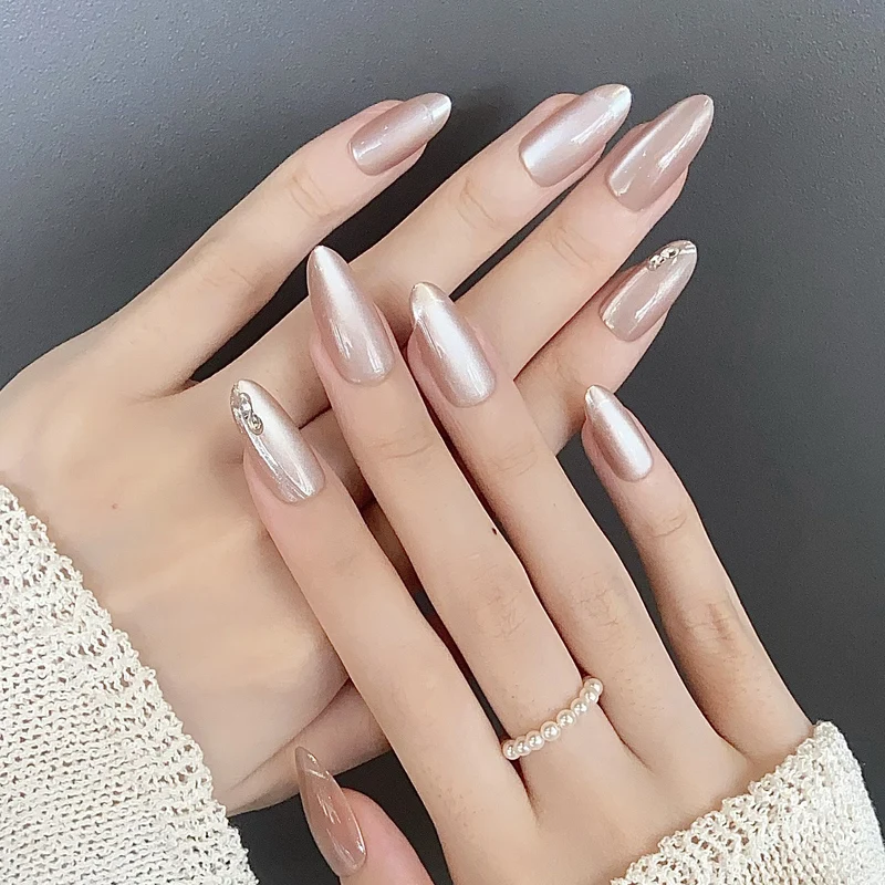 Thematische Nagelkunst Press-On Nägel mit süßen Charakter- und Schleifendesigns Karnz
