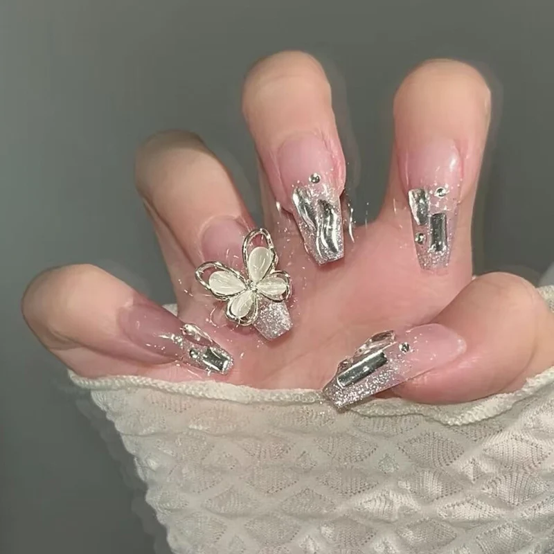 Thematische Nagelkunst Press-On Nägel mit süßen Charakter- und Schleifendesigns Karnz