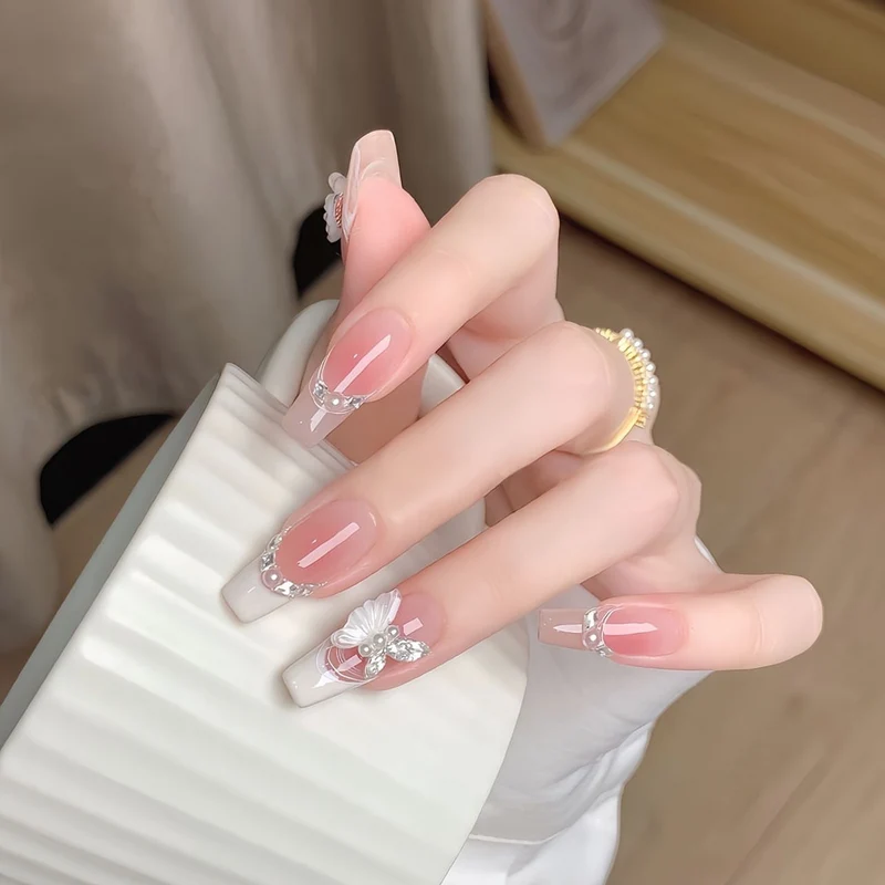 Thematische Nagelkunst Press-On Nägel mit süßen Charakter- und Schleifendesigns Karnz