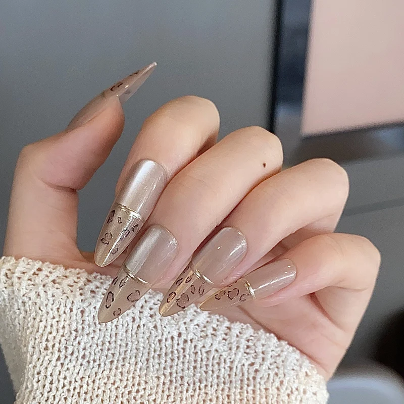 Thematische Nagelkunst Press-On Nägel mit süßen Charakter- und Schleifendesigns Karnz
