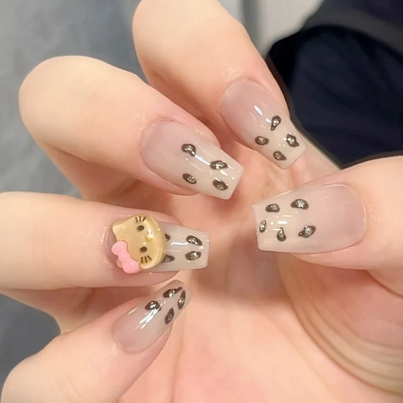 Stylische Press-On-Nageltips mit Leopardendesign Karnz