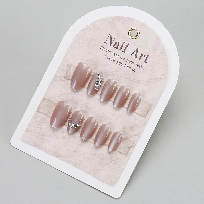 Stylisches Press-On Nagel-Set mit eleganten Glitzerakzenten Karnz