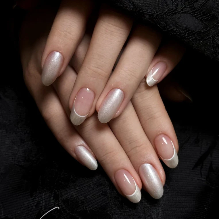 Stylisches Press-On Nagel-Set mit eleganten Glitzerakzenten Karnz