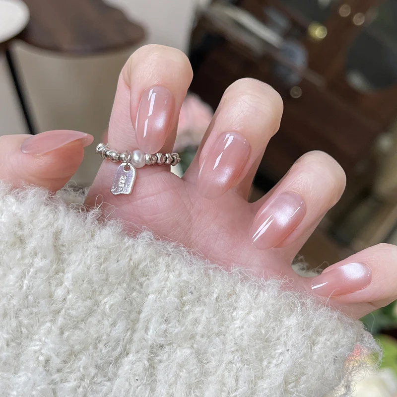 Stylisches Press-On Nagel-Set mit eleganten Glitzerakzenten Karnz