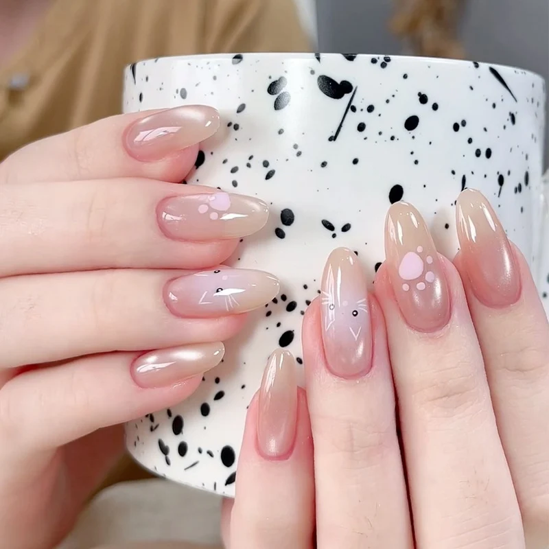 Stylisches Press-On Nagel-Set mit eleganten Glitzerakzenten Karnz