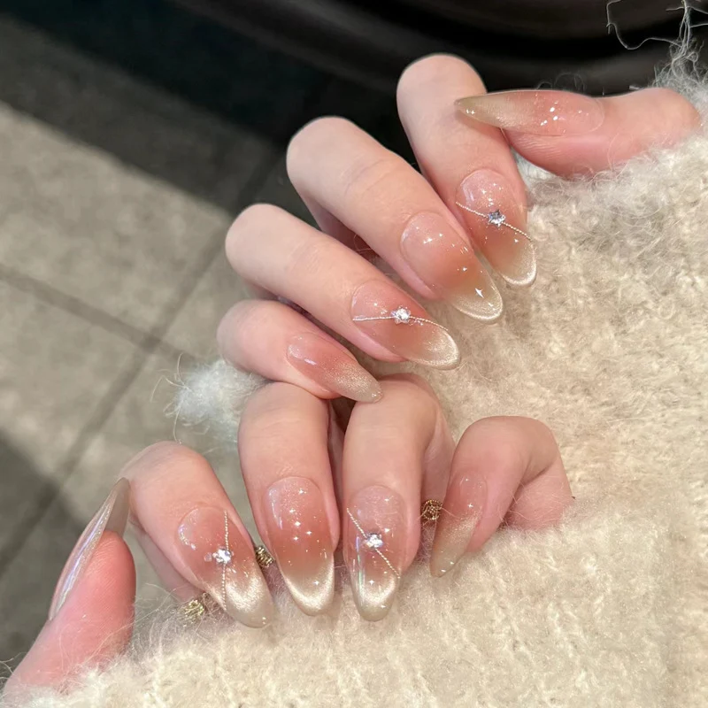 Stylisches Nagelkunst Press-On Set mit Glitter und glänzendem Finish Karnz