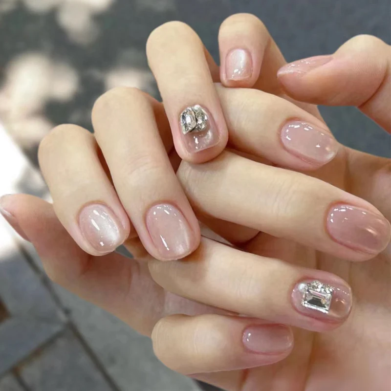 Stylisches Nagelkunst Press-On Set mit Glitter und glänzendem Finish Karnz