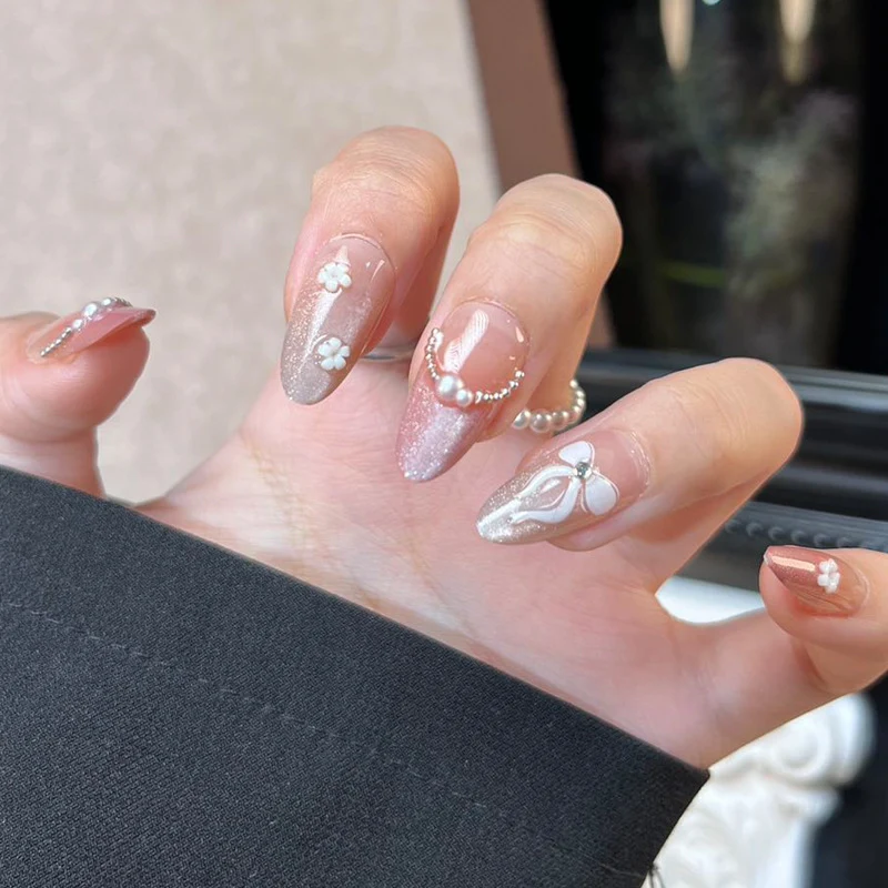 Stylisches Nagelkunst Press-On Set mit Glitter und glänzendem Finish Karnz