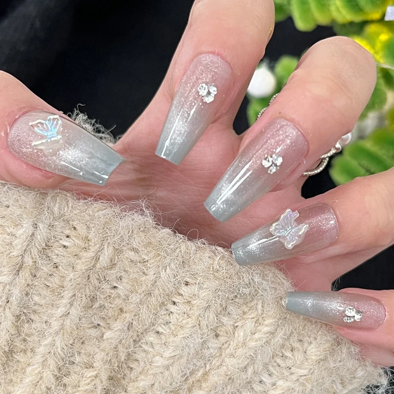 Stylisches Nagelkunst Press-On Set mit Glitter und glänzendem Finish Karnz