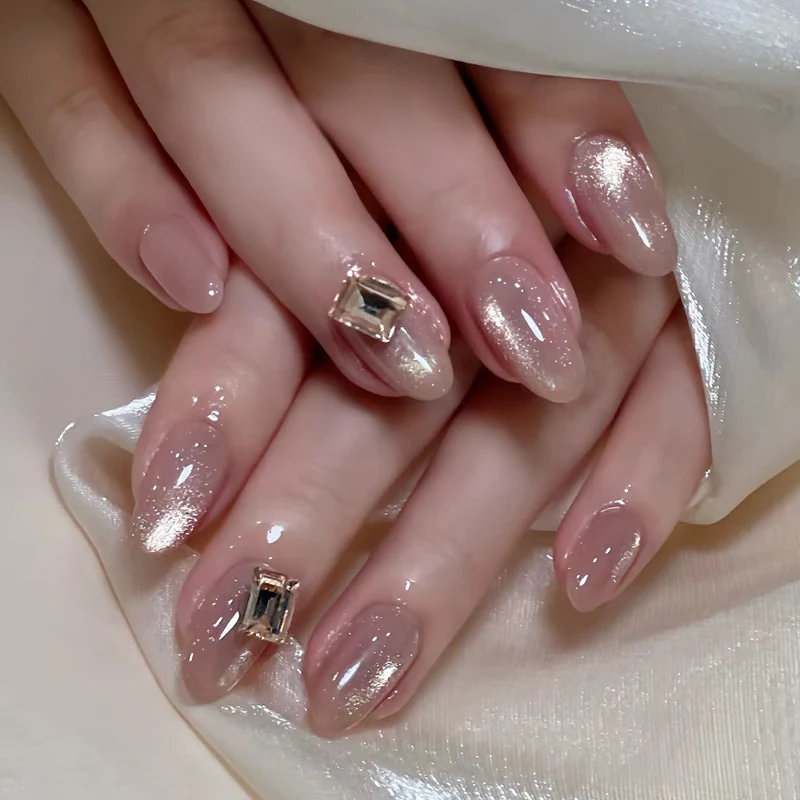 Stylisches Nagelkunst Press-On Set mit Glitter und glänzendem Finish Karnz