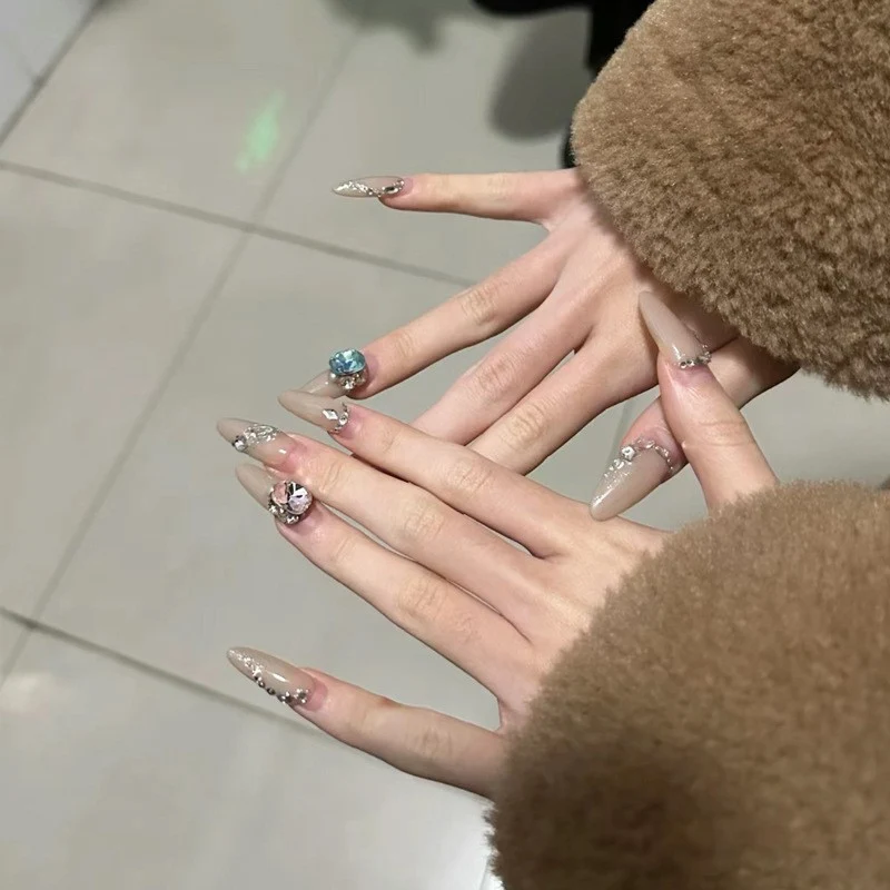 Glänzendes Schmetterlings-Nagelkunst-Set Karnz