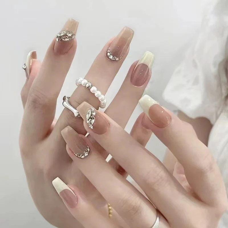 Press-On Nail Design Set mit künstlerischen holografischen Elementen Karnz