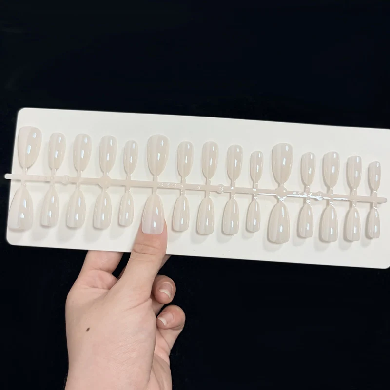 Premium Press-On Nail Set mit elegantem Coffin-Shape Karnz